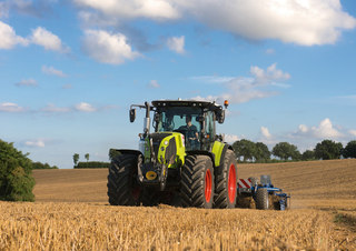 Traktory z napędem 4WD Claas Arion 650