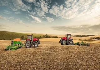 Traktory z napędem 4WD Case IH ASF Connect Magnum 400