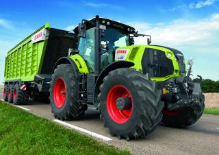 Traktory z napędem 4WD Claas Axion 800