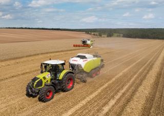 Traktory z napędem 4WD Claas Axion 800