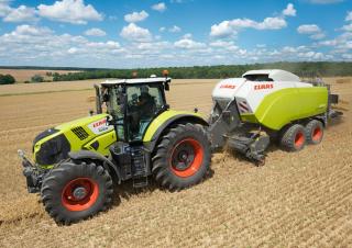 Traktory z napędem 4WD Claas Axion 800