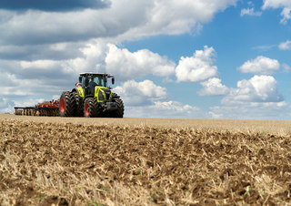 Traktory z napędem 4WD Claas Axion 800 
