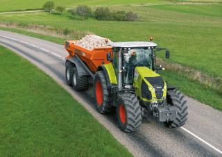Traktory z napędem 4WD Claas Axion 830