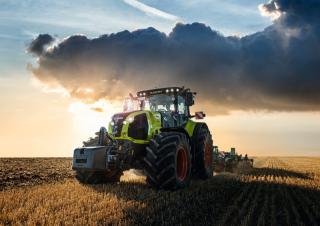 Traktory z napędem 4WD Claas Axion 830 