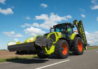 Traktory z napędem 4WD Claas Axion 830 