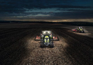 Traktory z napędem 4WD Claas Axion 830 Cmatic