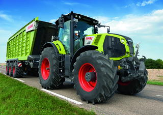 Traktory z napędem 4WD Claas Axion 850