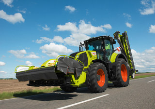 Traktory z napędem 4WD Claas Axion 870 Cmatic 