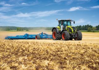 Traktory z napędem 4WD Claas Axion 920 