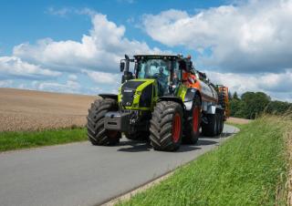 Traktory z napędem 4WD Claas Axion 920 