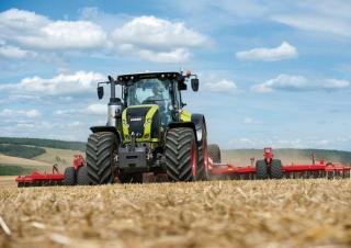 Traktory z napędem 4WD Claas Axion 950 