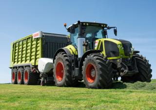 Traktory z napędem 4WD Claas Axion 960