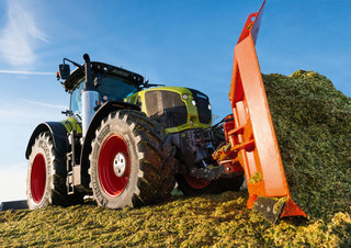 Traktory z napędem 4WD Claas Axion 960 