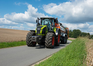 Traktory z napędem 4WD Claas Axion 960 