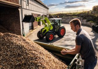 Traktory z napędem 4WD Claas Axos 2.105 