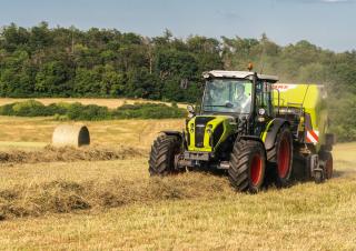 Traktory z napędem 4WD Claas Axos 2.105 