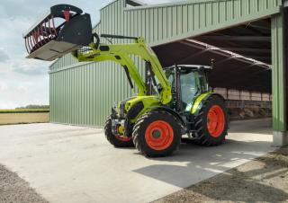 Traktory z napędem 4WD Claas Axos 3.110