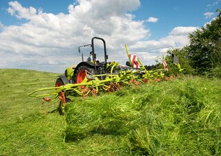 Traktory z napędem 4WD Claas Elios 210 Advanced 