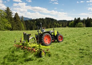 Traktory z napędem 4WD Claas Elios 210 Advanced 