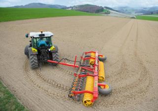 Traktory z napędem 4WD Claas Elios 210 Classic 