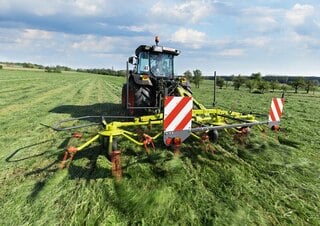 Traktory z napędem 4WD Claas Elios 210 Classic 
