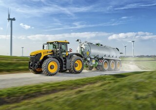 Traktory z napędem 4WD JCB Fastrac 8290