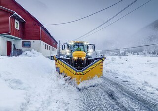 Traktory z napędem 4WD JCB Fastrac 8290