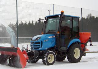 Traktory z napędem 4WD LS J27 HST