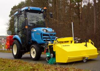Traktory z napędem 4WD LS J27 HST