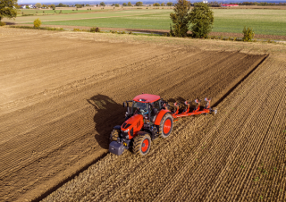 Traktory z napędem 4WD Kubota M7133 