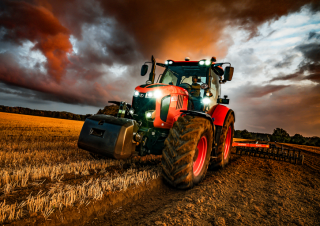 Traktory z napędem 4WD Kubota M7133 