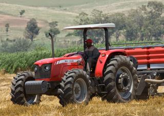 Traktory z napędem 4WD Massey Ferguson MF 460 Xtra