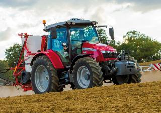 Traktory z napędem 4WD Massey Ferguson MF 5713 S