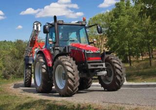 Traktory z napędem 4WD Massey Ferguson MF 6445 Komfort