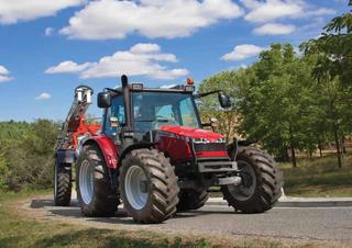 Traktory z napędem 4WD Massey Ferguson MF 6470 Komfort