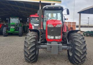 Traktory z napędem 4WD Massey Ferguson MF 7215