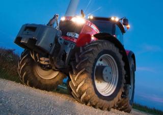 Traktory z napędem 4WD Massey Ferguson MF 8690 Dyna-VT