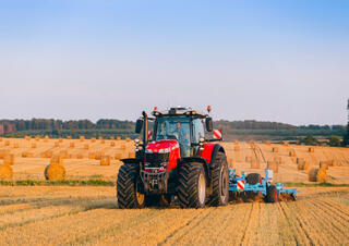 Traktory z napędem 4WD Massey Ferguson MF 8730 S 
