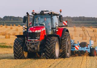 Traktory z napędem 4WD Massey Ferguson MF 8735 S 