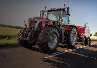 Traktory z napędem 4WD Massey Ferguson MF 8S.225 