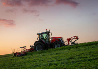 Traktory z napędem 4WD Massey Ferguson MF 8S.245 