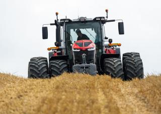 Traktory z napędem 4WD Massey Ferguson MF 9S.425