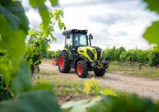 Traktory z napędem 4WD Claas Nexos 2.105 Trend L 