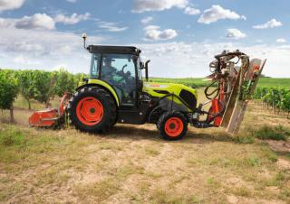 Traktory z napędem 4WD Claas Nexos 2.105 Comfort S 