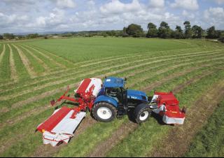 Traktory z napędem 4WD New Holland T7.210