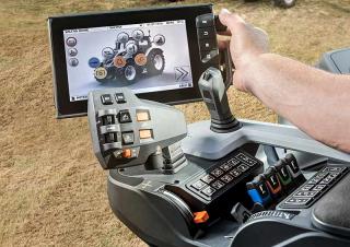 Traktory z napędem 4WD Valtra T154V SmartTouch