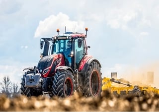 Traktory z napędem 4WD Valtra T154V SmartTouch