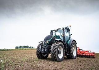 Traktory z napędem 4WD Valtra T174EA
