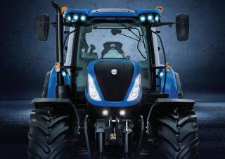 Traktory z napędem 4WD New Holland T7.215