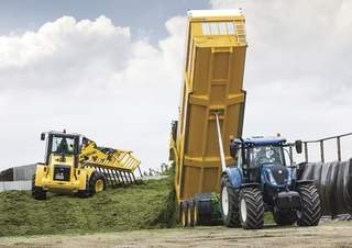 Traktory z napędem 4WD New Holland T7.235 SideWinder